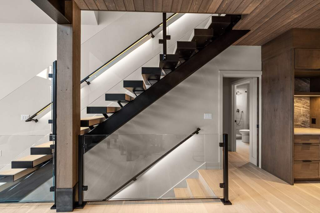 7 Bedroom Single Family Home/House's Image 26