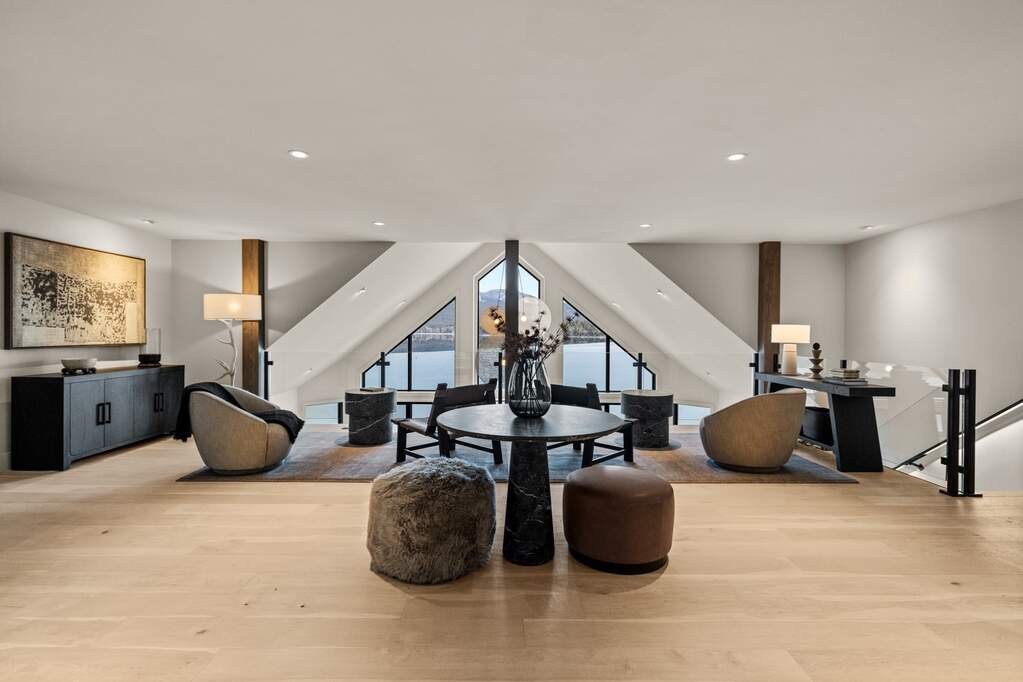 7 Bedroom Single Family Home/House's Image 29