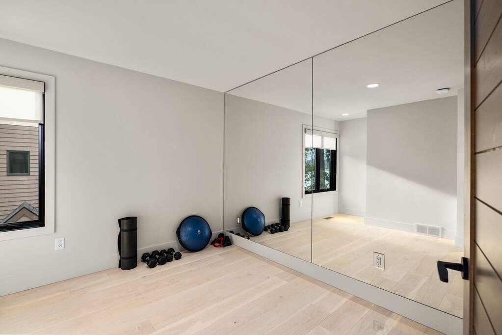7 Bedroom Single Family Home/House's Image 39