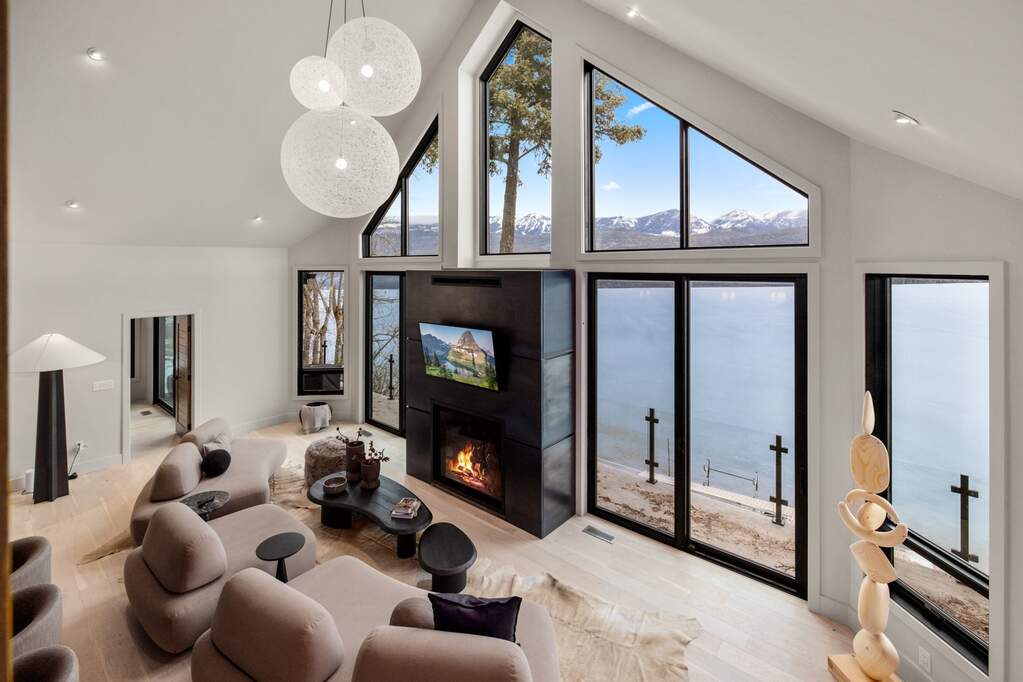 7 Bedroom Single Family Home/House's Image 44
