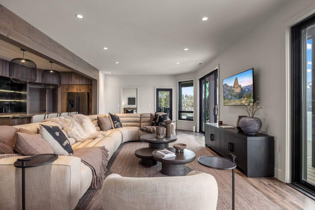 7 Bedroom Single Family Home/House's Image 48