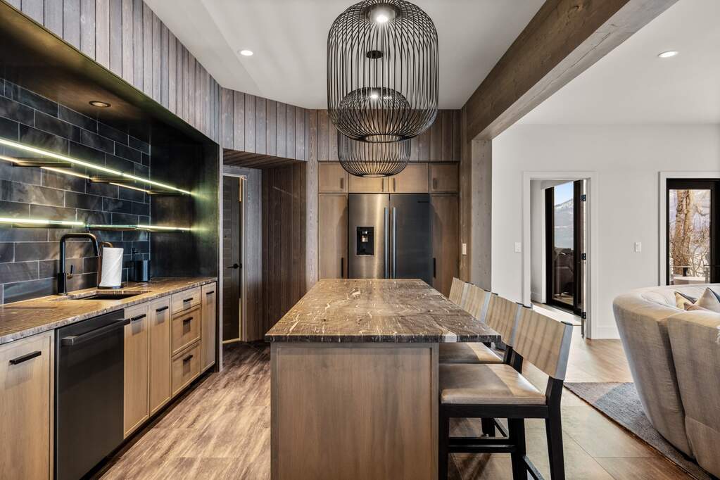 7 Bedroom Single Family Home/House's Image 52