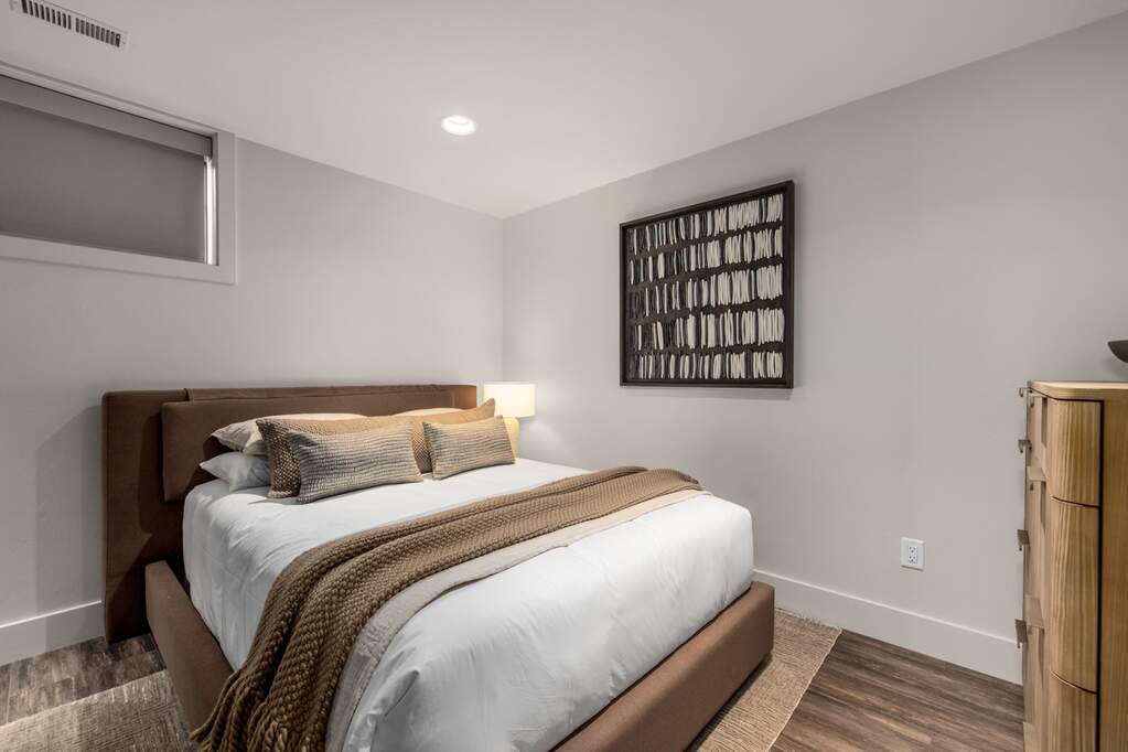 7 Bedroom Single Family Home/House's Image 62