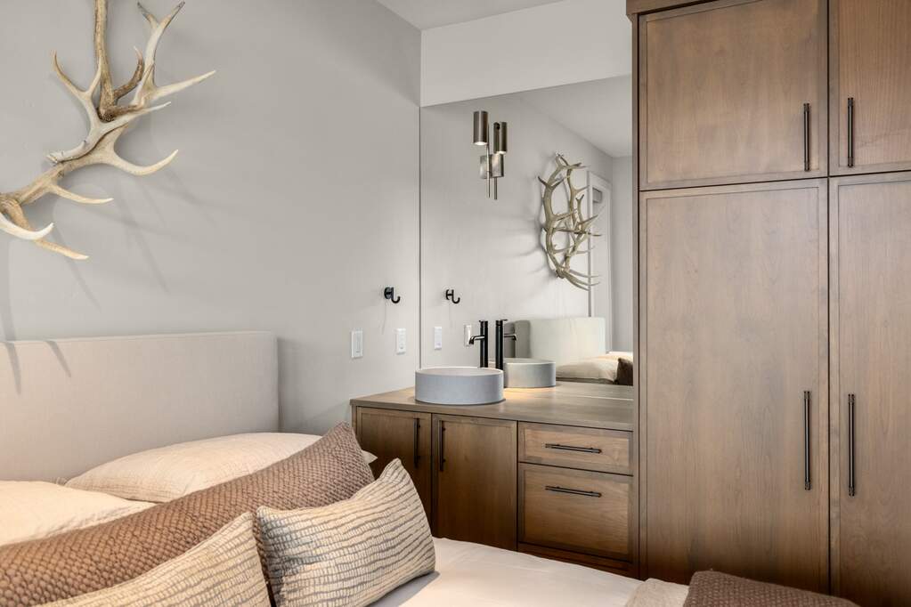7 Bedroom Single Family Home/House's Image 67