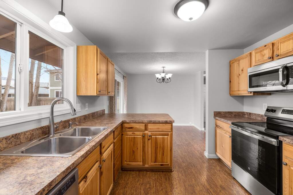 3 Bedroom Single Family Home/House's Image 10