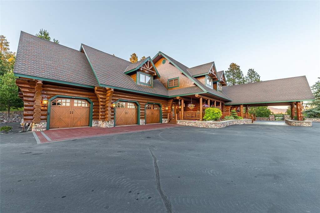7 Bedroom Single Family Home/House's Image 13