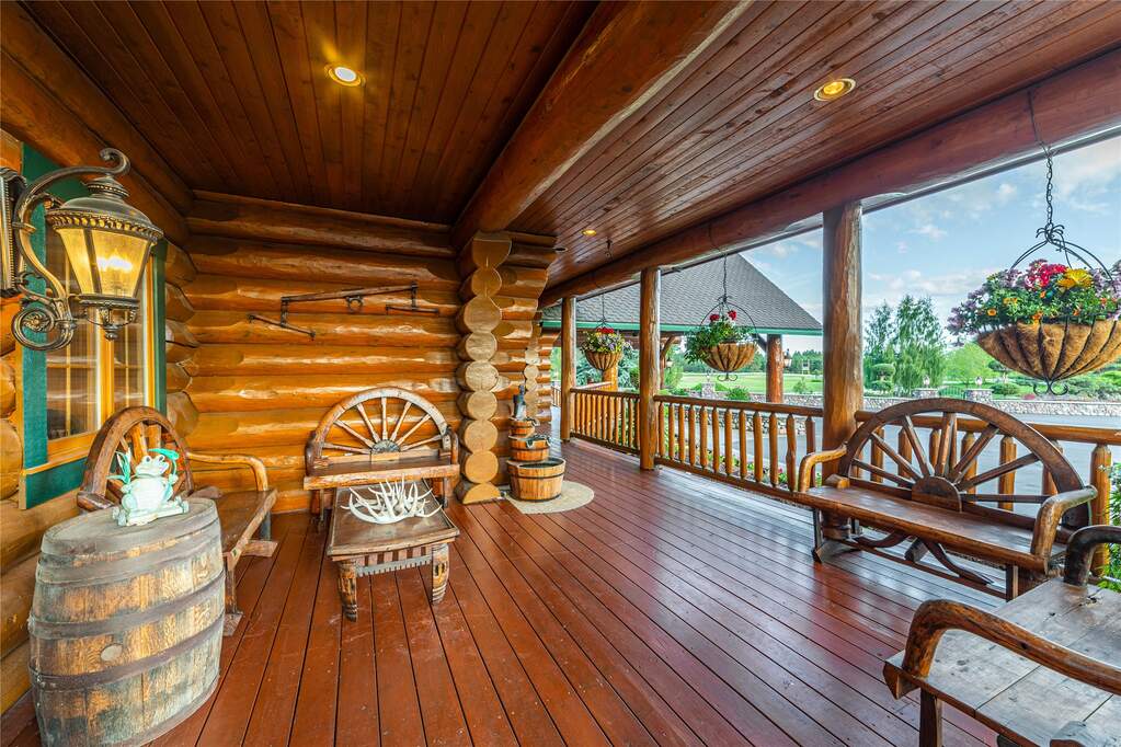 7 Bedroom Single Family Home/House's Image 17