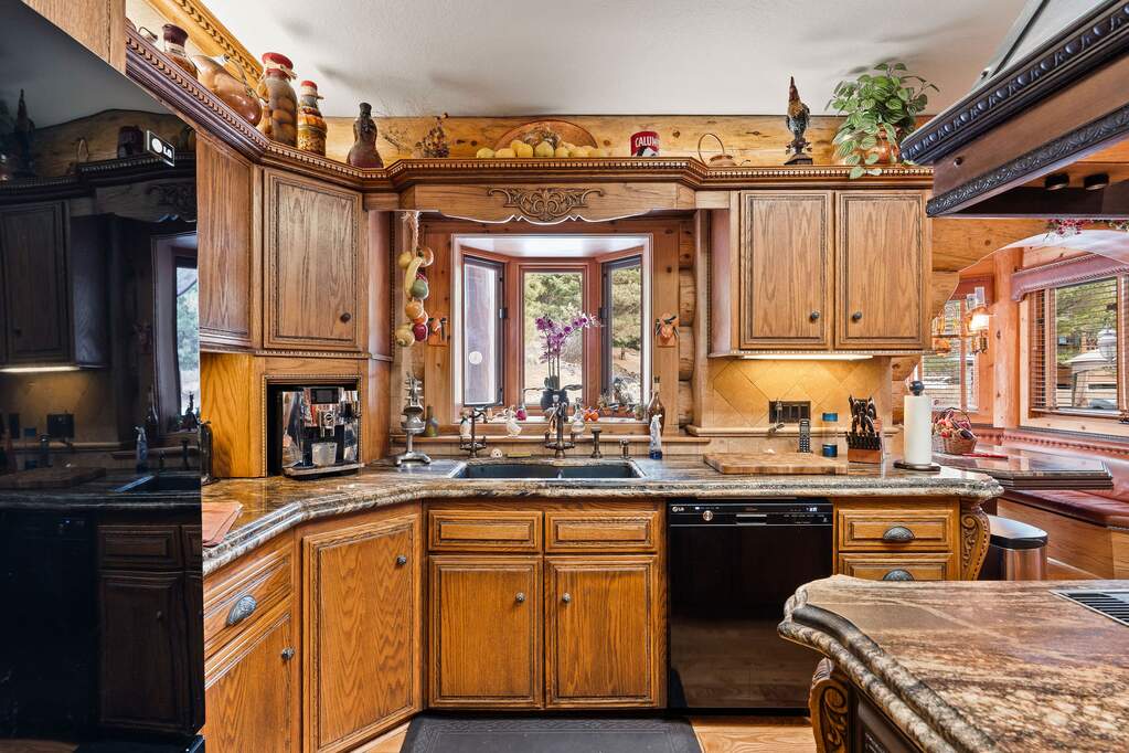 7 Bedroom Single Family Home/House's Image 34