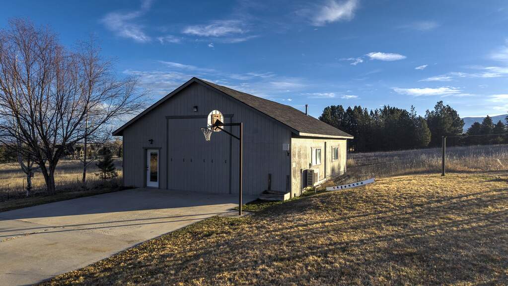 4 Bedroom Single Family Home/House's Image 9
