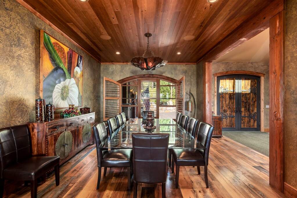10 Bedroom Single Family Home/House's Image 14