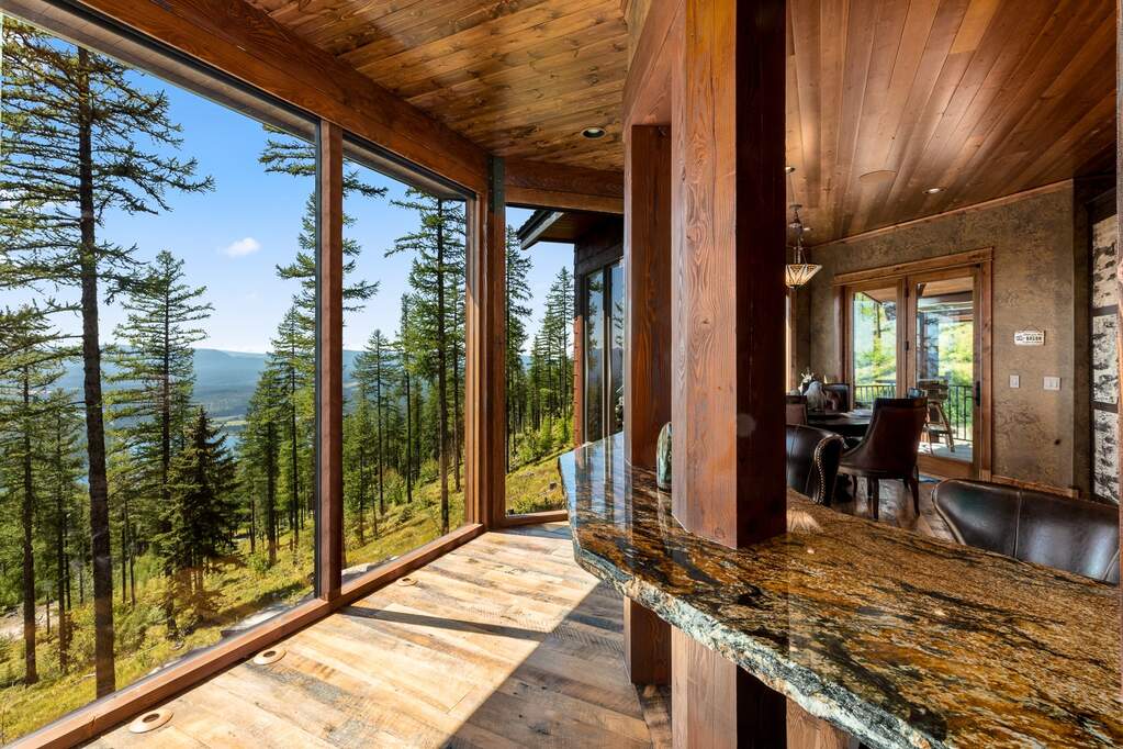 10 Bedroom Single Family Home/House's Image 20