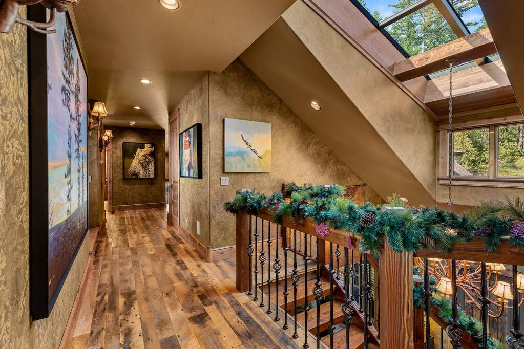 10 Bedroom Single Family Home/House's Image 35