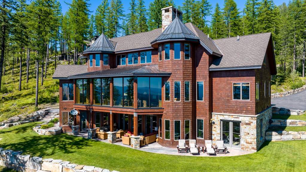 10 Bedroom Single Family Home/House's Image 3