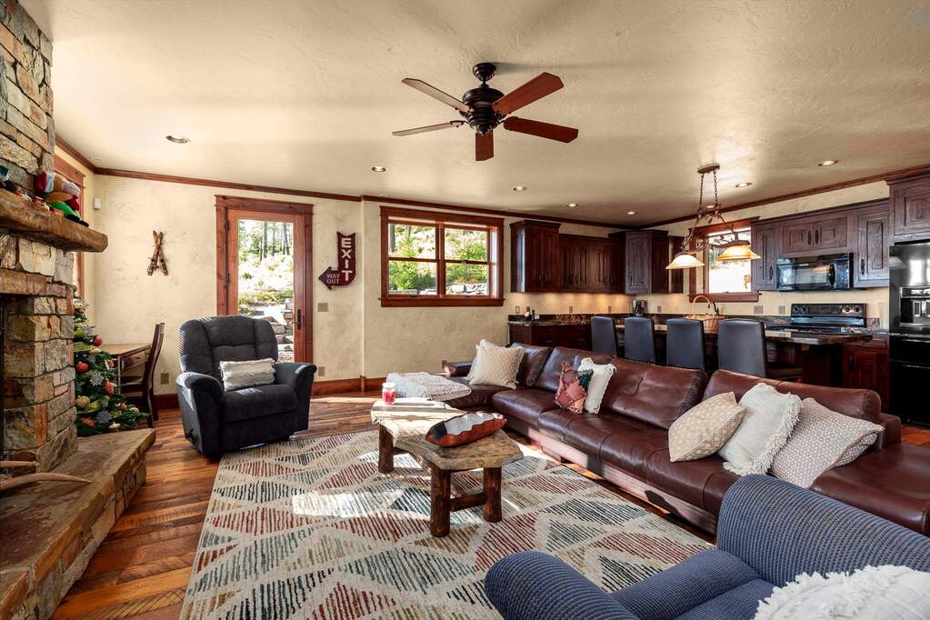 10 Bedroom Single Family Home/House's Image 62