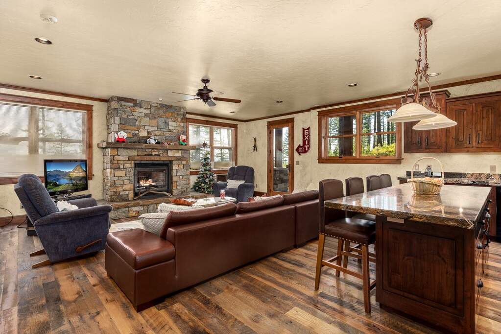 10 Bedroom Single Family Home/House's Image 63