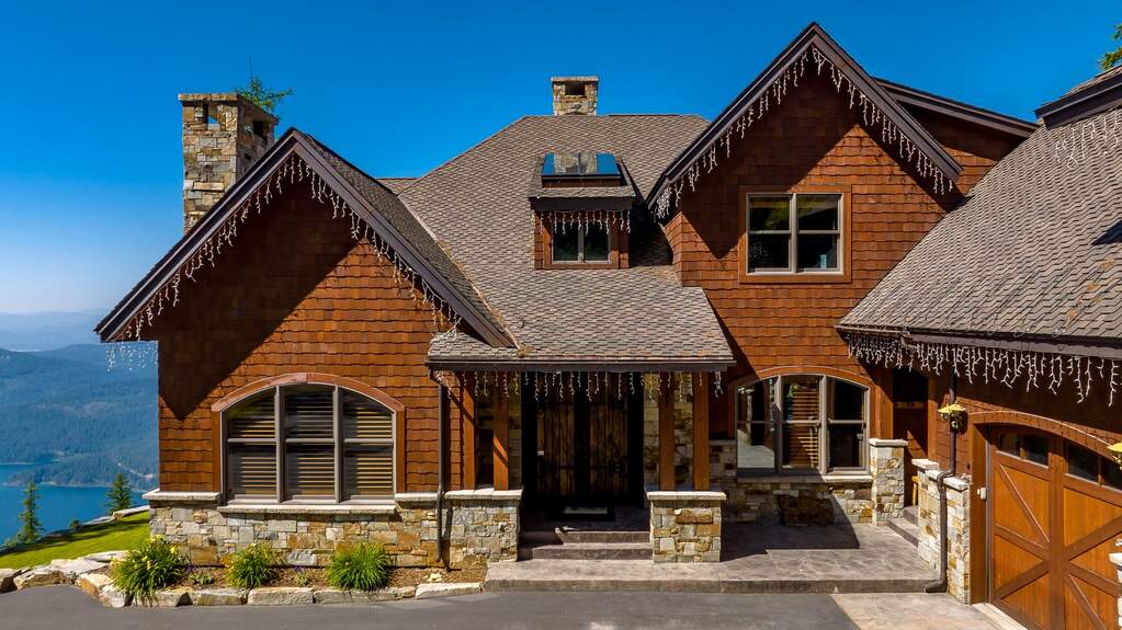 10 Bedroom Single Family Home/House's Image 4