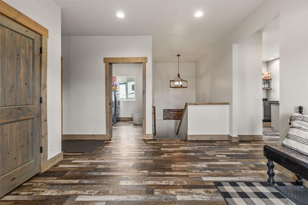 6 Bedroom Single Family Home/House's Image 7