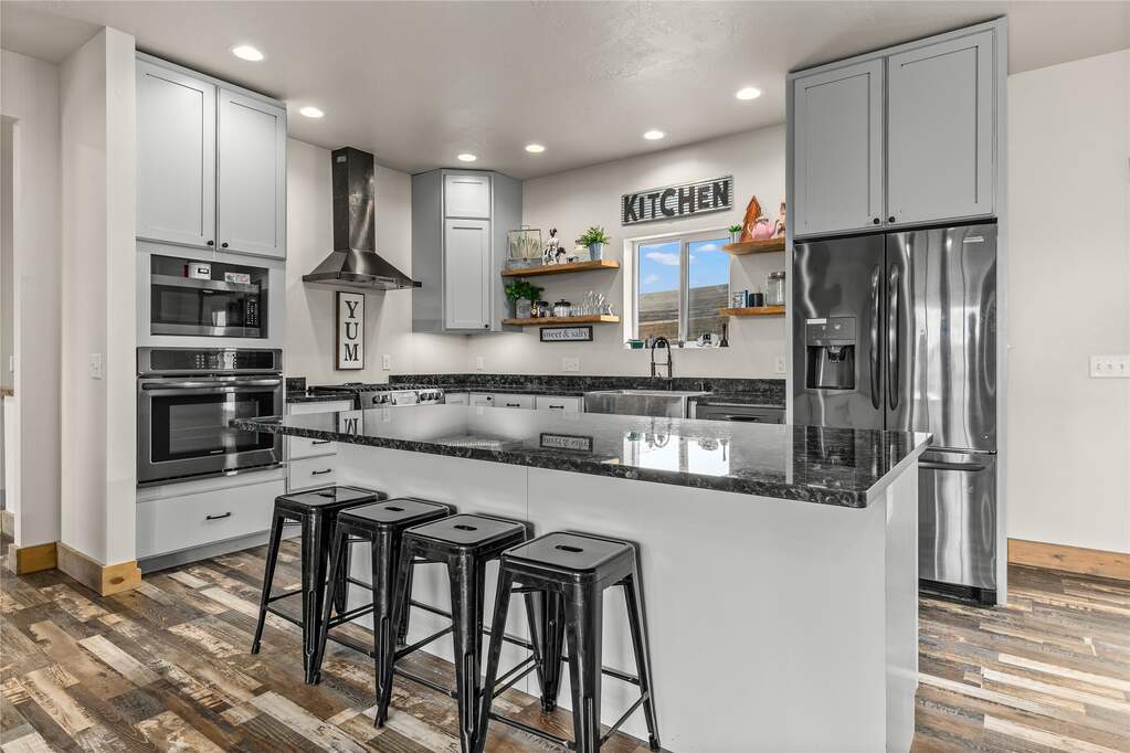 6 Bedroom Single Family Home/House's Image 12
