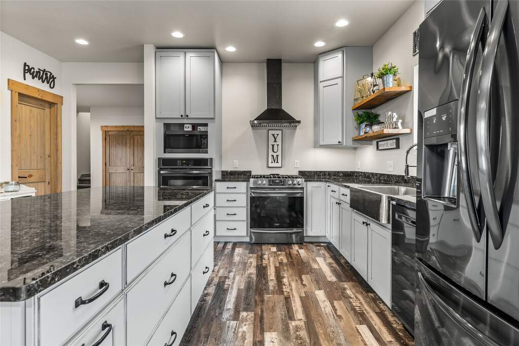 6 Bedroom Single Family Home/House's Image 13