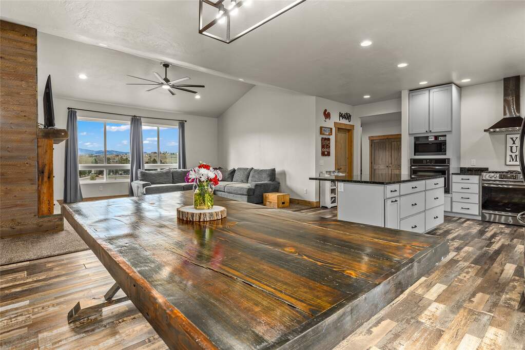 6 Bedroom Single Family Home/House's Image 18