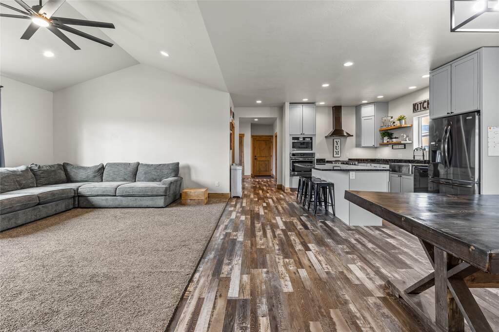 6 Bedroom Single Family Home/House's Image 22