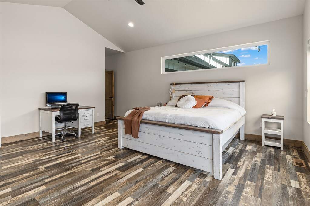 6 Bedroom Single Family Home/House's Image 24