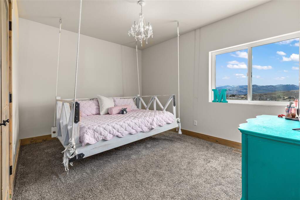 6 Bedroom Single Family Home/House's Image 33