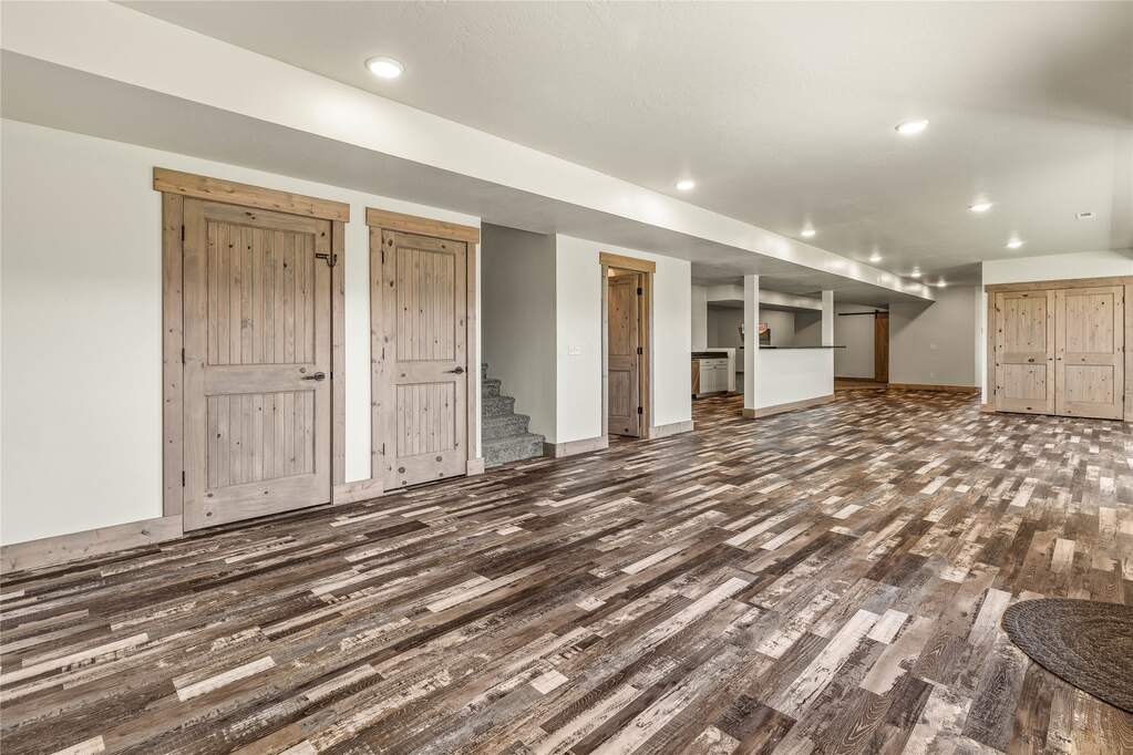 6 Bedroom Single Family Home/House's Image 37