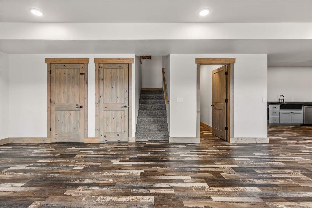 6 Bedroom Single Family Home/House's Image 38