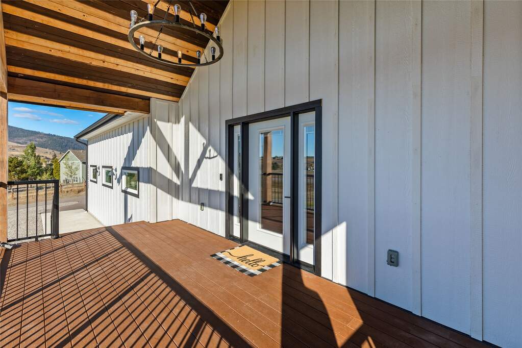 6 Bedroom Single Family Home/House's Image 4