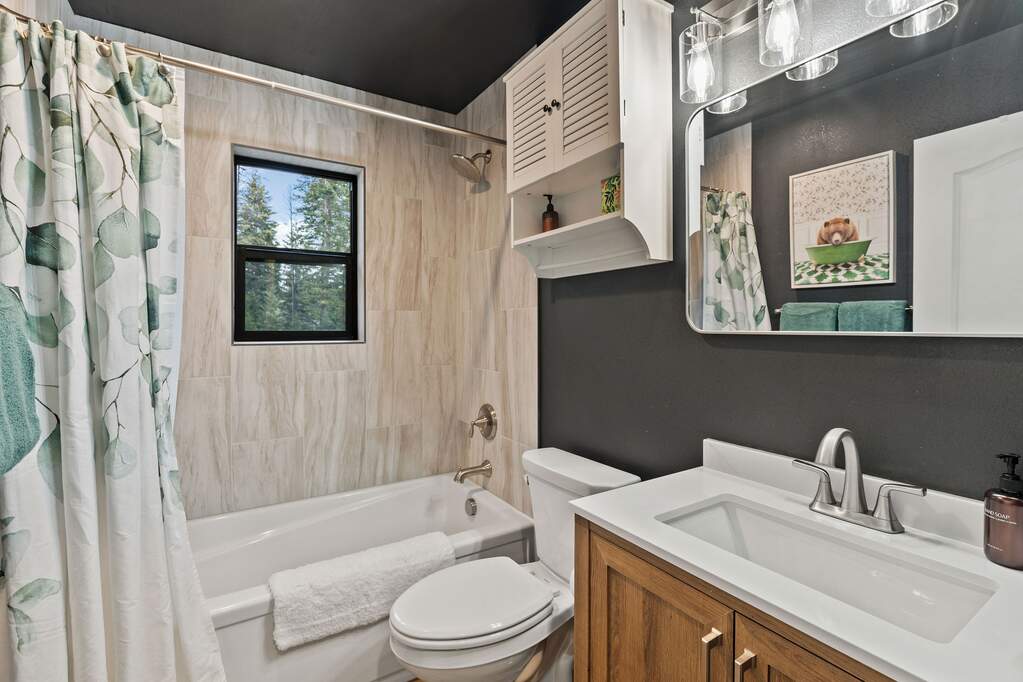9 Bedroom Single Family Home/House's Image 100