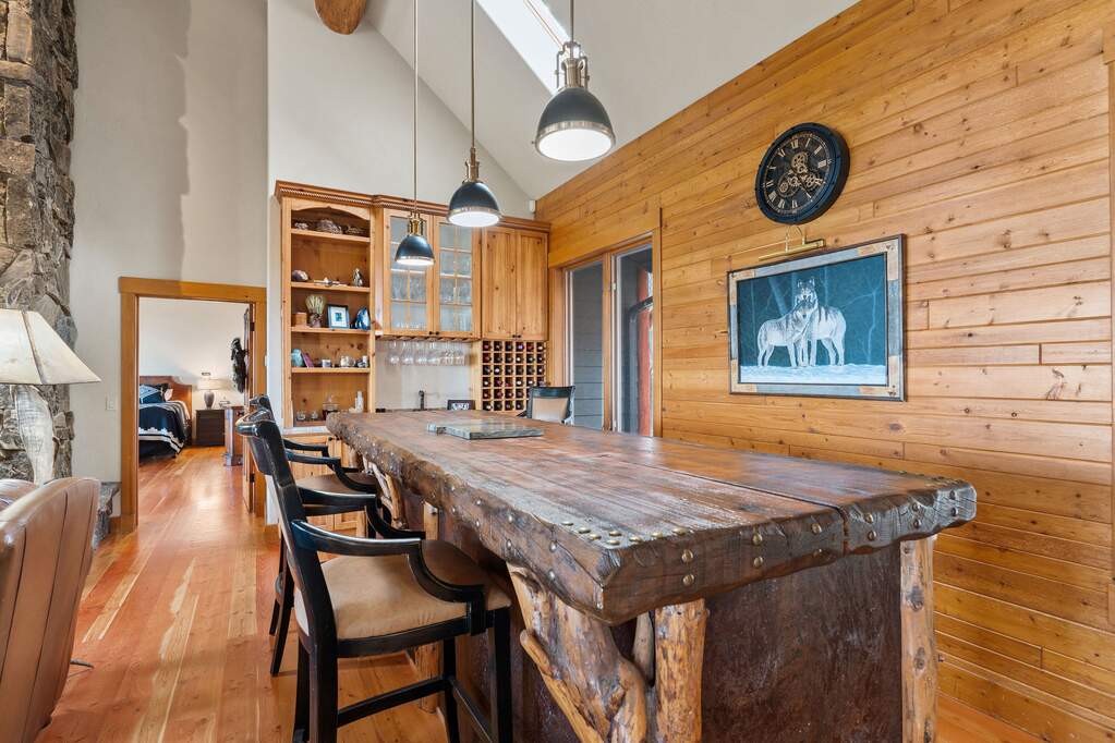 9 Bedroom Single Family Home/House's Image 16