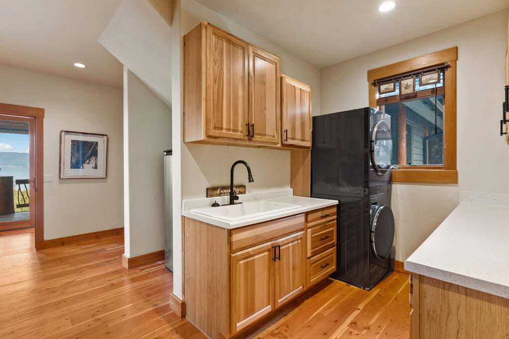 9 Bedroom Single Family Home/House's Image 37