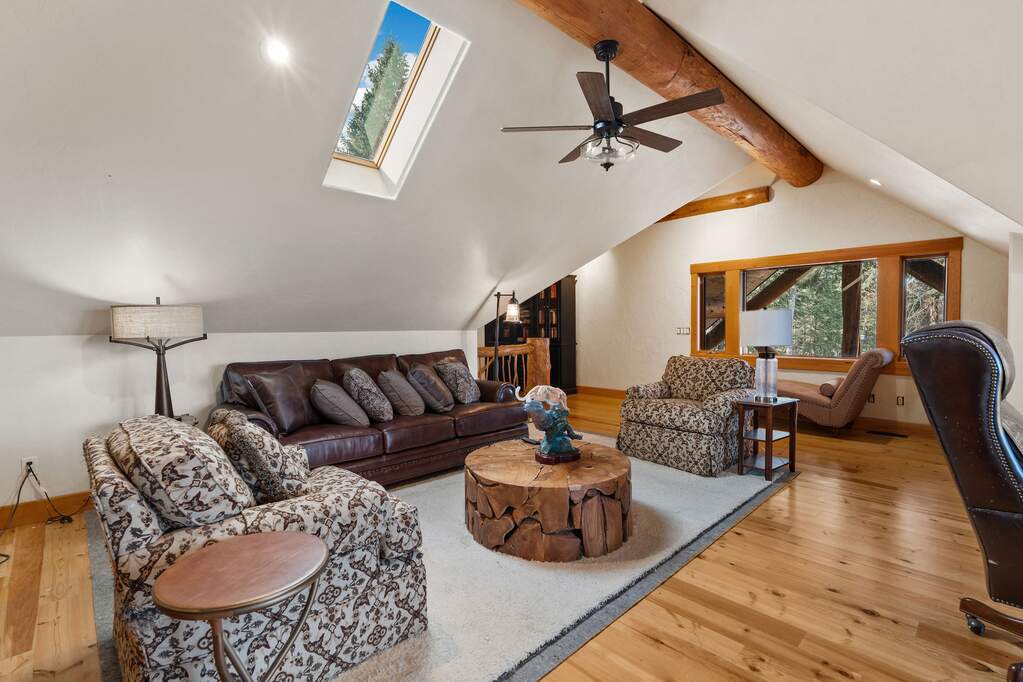 9 Bedroom Single Family Home/House's Image 40