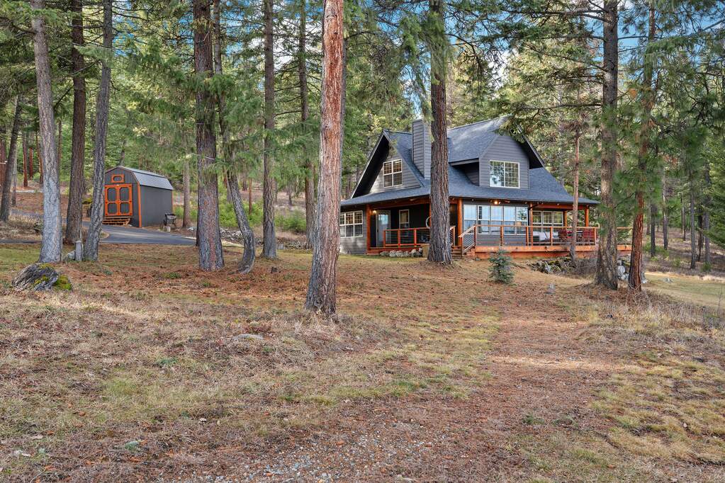 9 Bedroom Single Family Home/House's Image 3