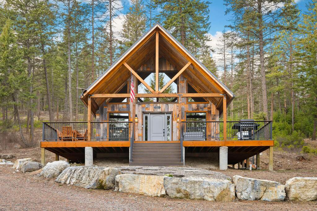 9 Bedroom Single Family Home/House's Image 4