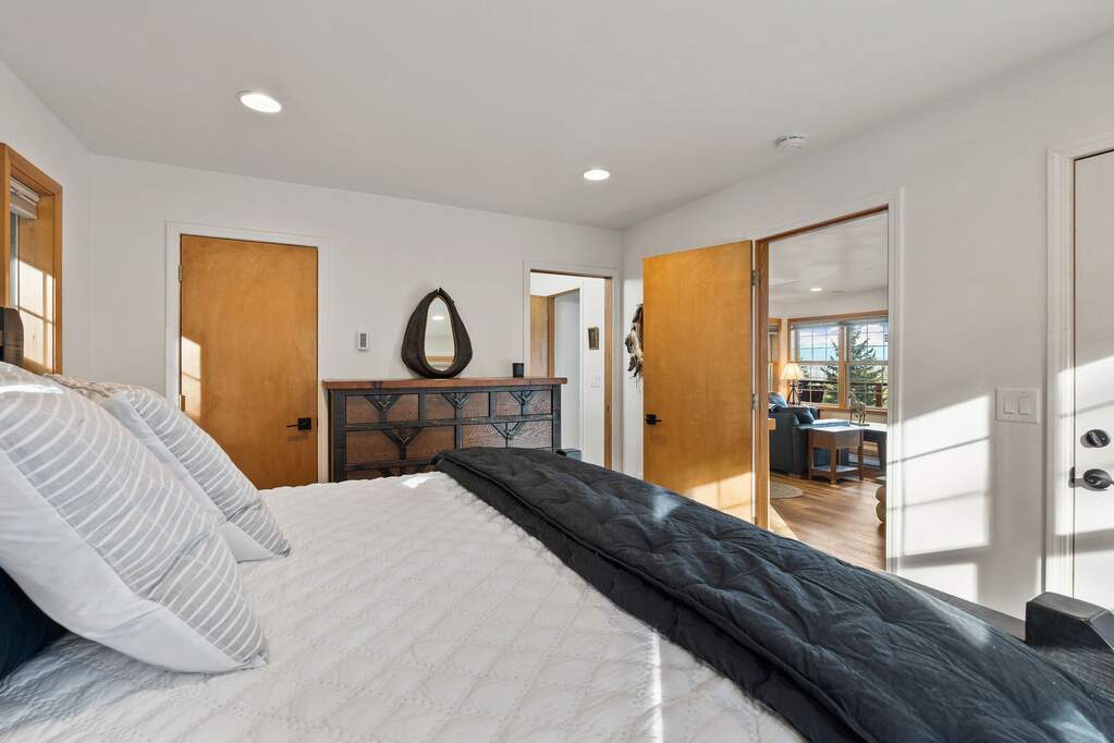 9 Bedroom Single Family Home/House's Image 72