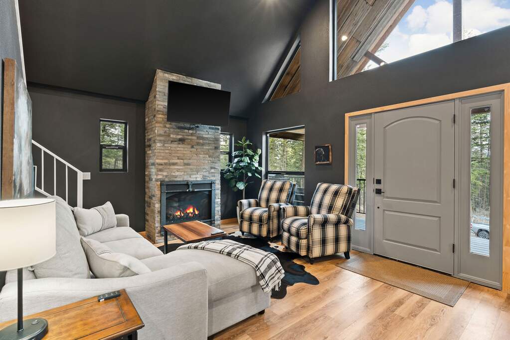 9 Bedroom Single Family Home/House's Image 92