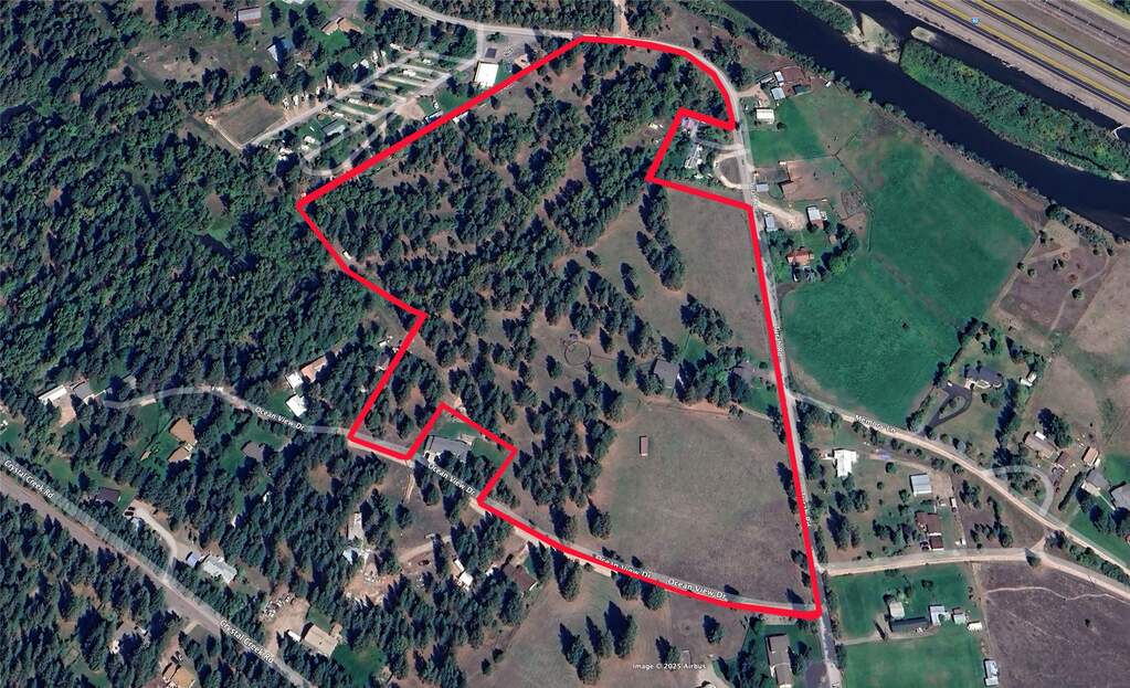 6 Bedroom Single Family Home/House's Image 7