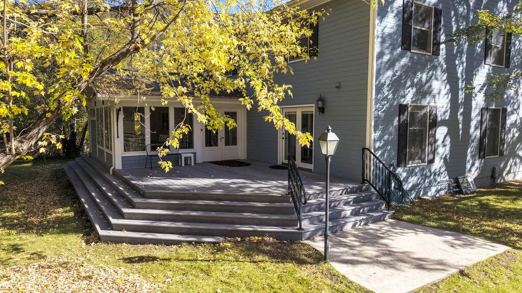 6 Bedroom Single Family Home/House's Image 13