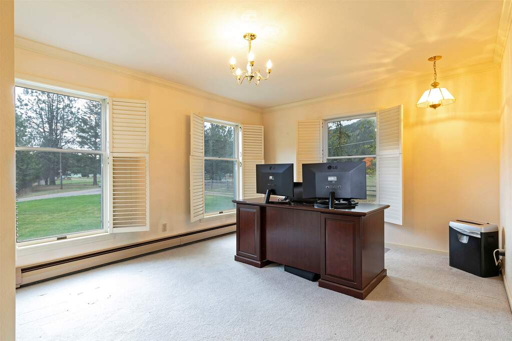 6 Bedroom Single Family Home/House's Image 23