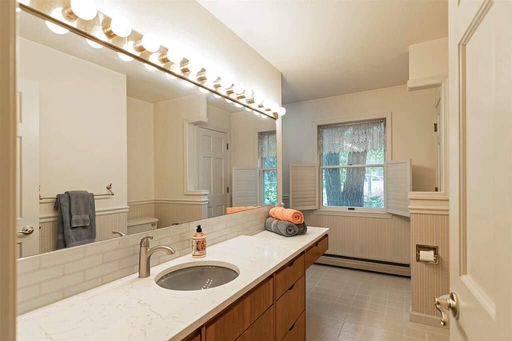 6 Bedroom Single Family Home/House's Image 27