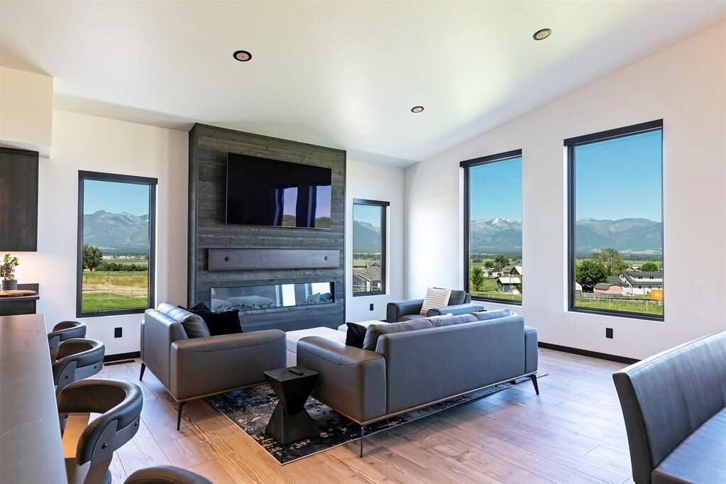 3 Bedroom Single Family Home/House's Image 8