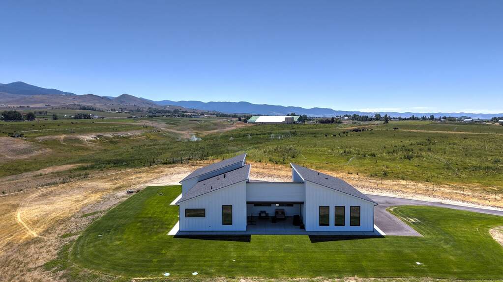 3 Bedroom Single Family Home/House's Image 52