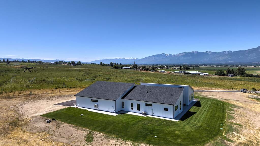 3 Bedroom Single Family Home/House's Image 54