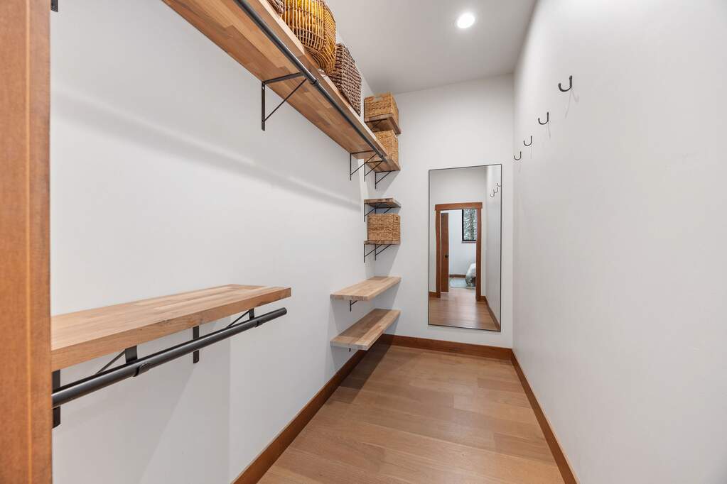 5 Bedroom Single Family Home/House's Image 7