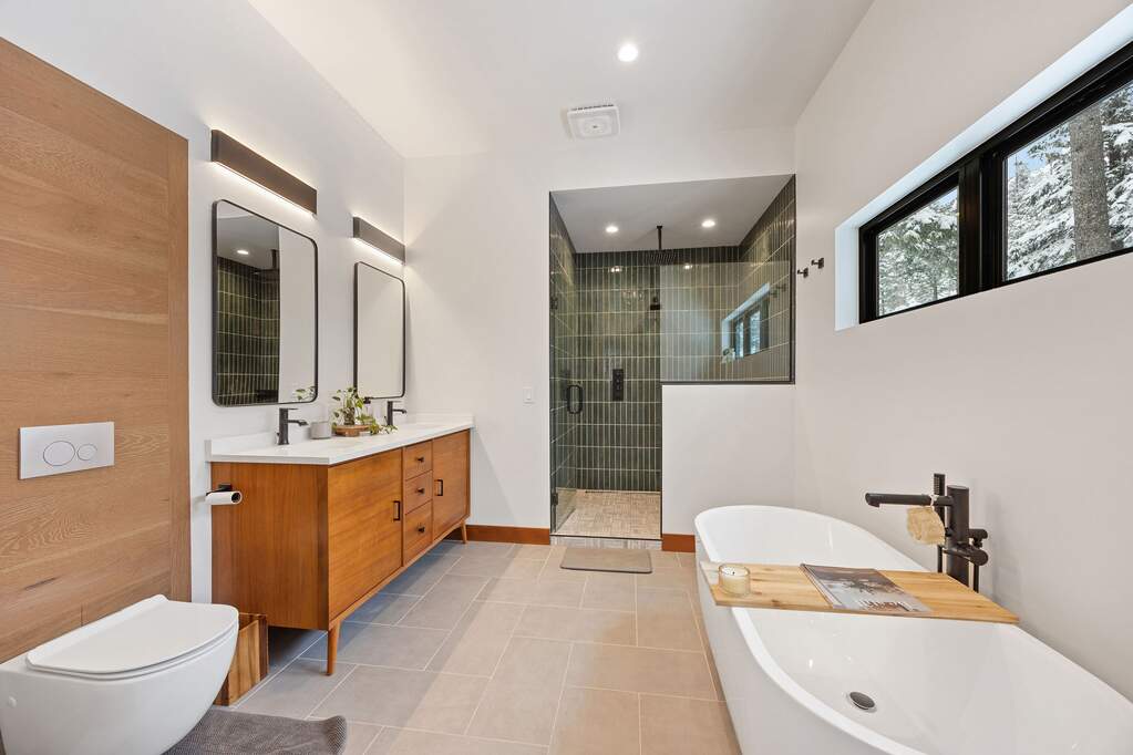 5 Bedroom Single Family Home/House's Image 8