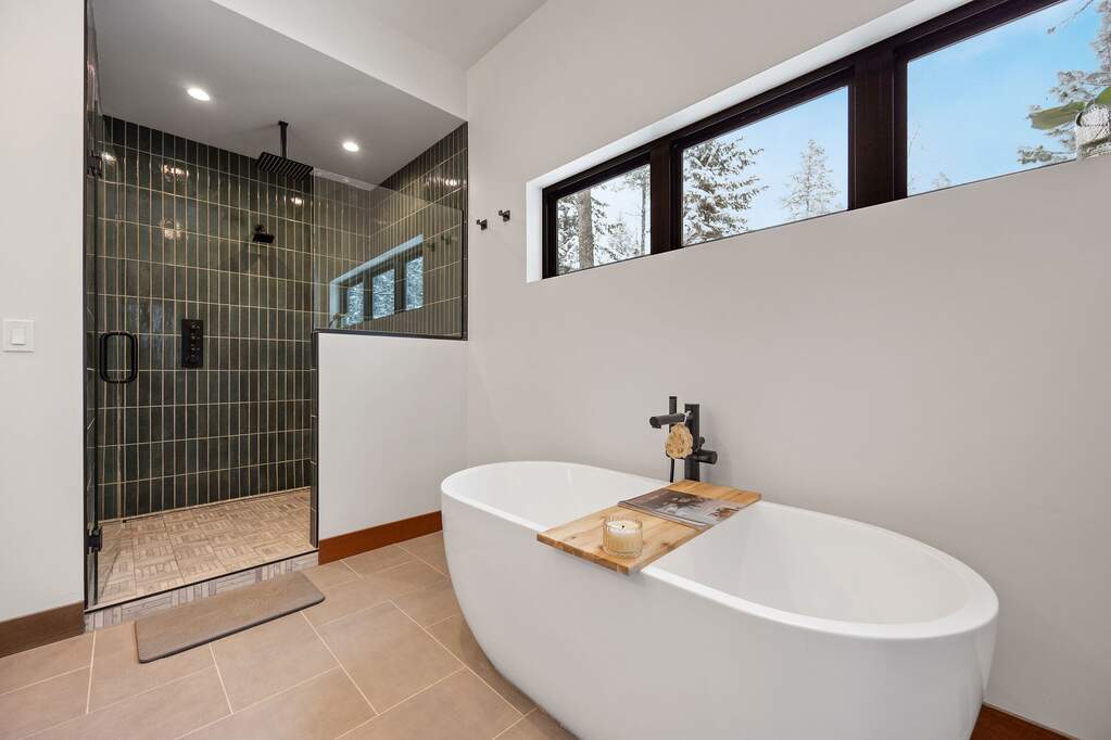 5 Bedroom Single Family Home/House's Image 10