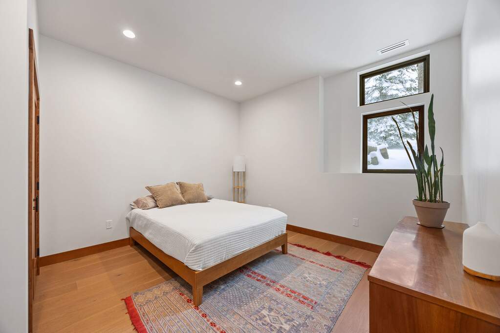 5 Bedroom Single Family Home/House's Image 12