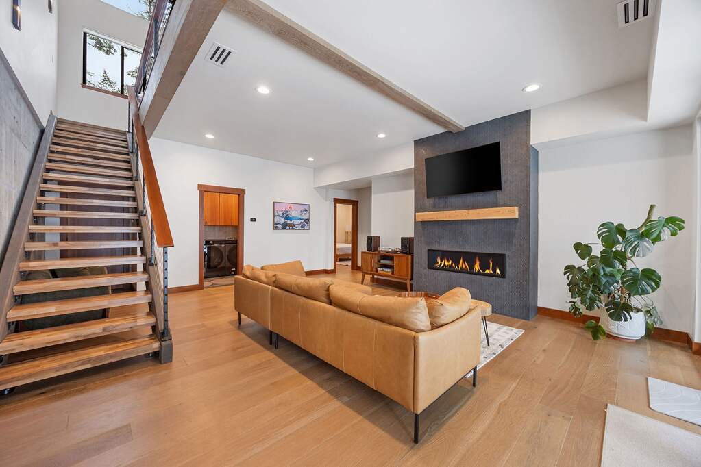 5 Bedroom Single Family Home/House's Image 14